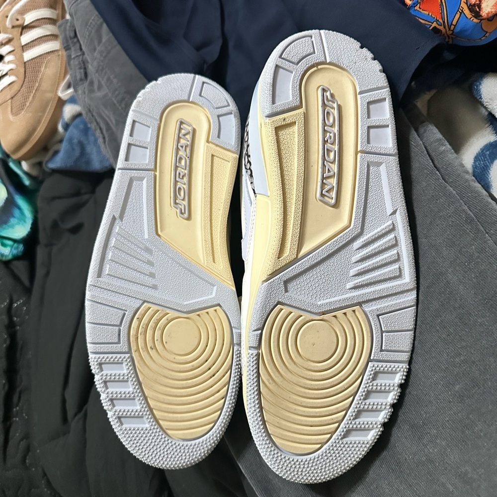 Jordan Men's White and Tan Sneakers